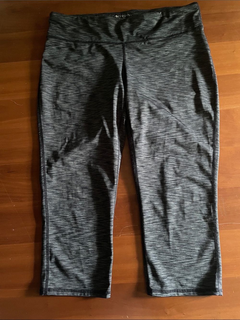 Ideology Gray Heathered Performance Capri Leggings